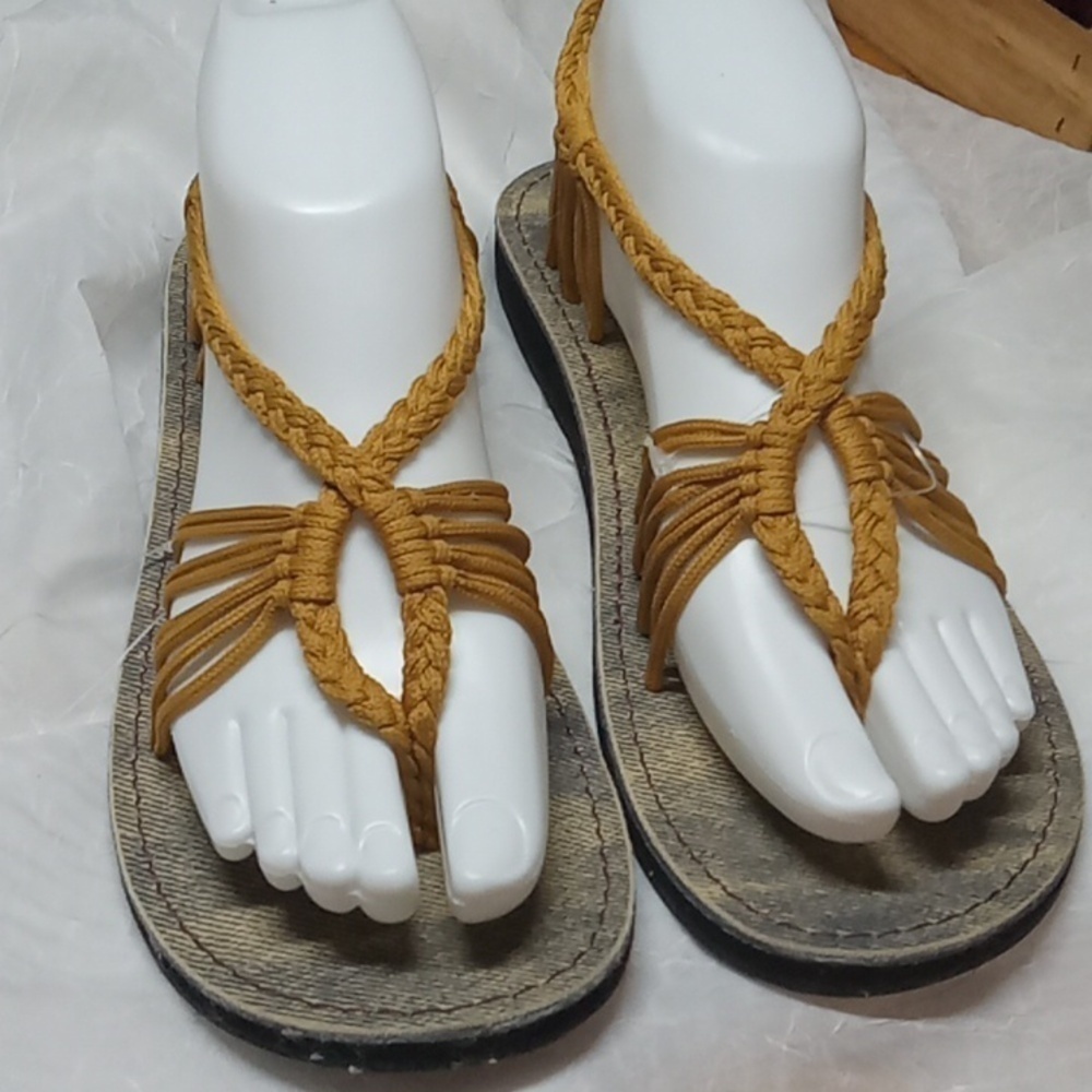 Plaka women's sandals size 7 NWOT